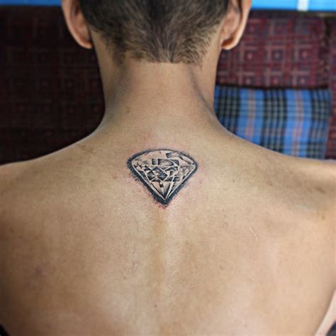 tatuagem masculina costas pequena|Tatuagem nas Costas Masculina: 24 Melhores Ideias。